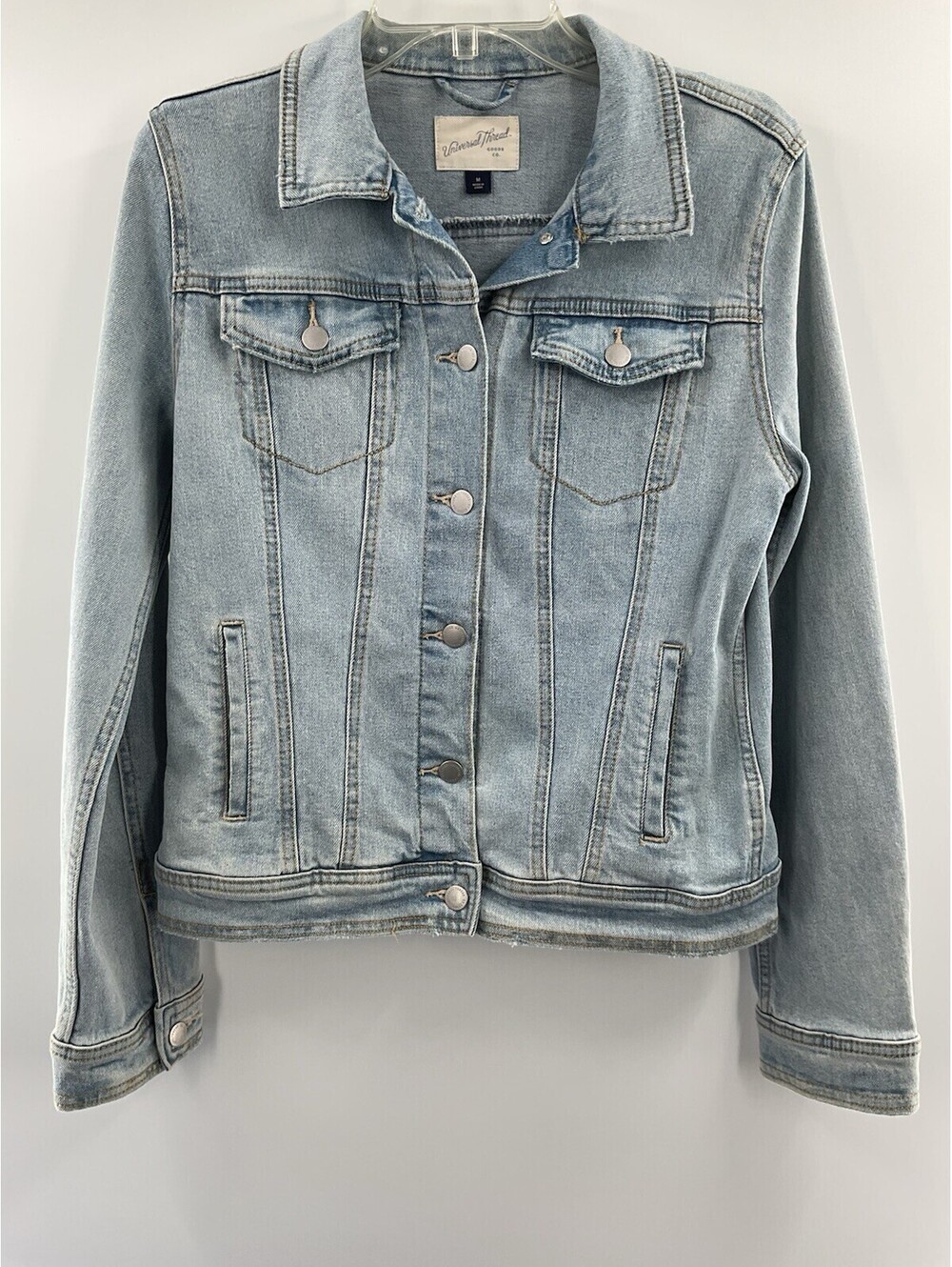 Universal thread women’s jean jacket size medium Light Wash blue 125